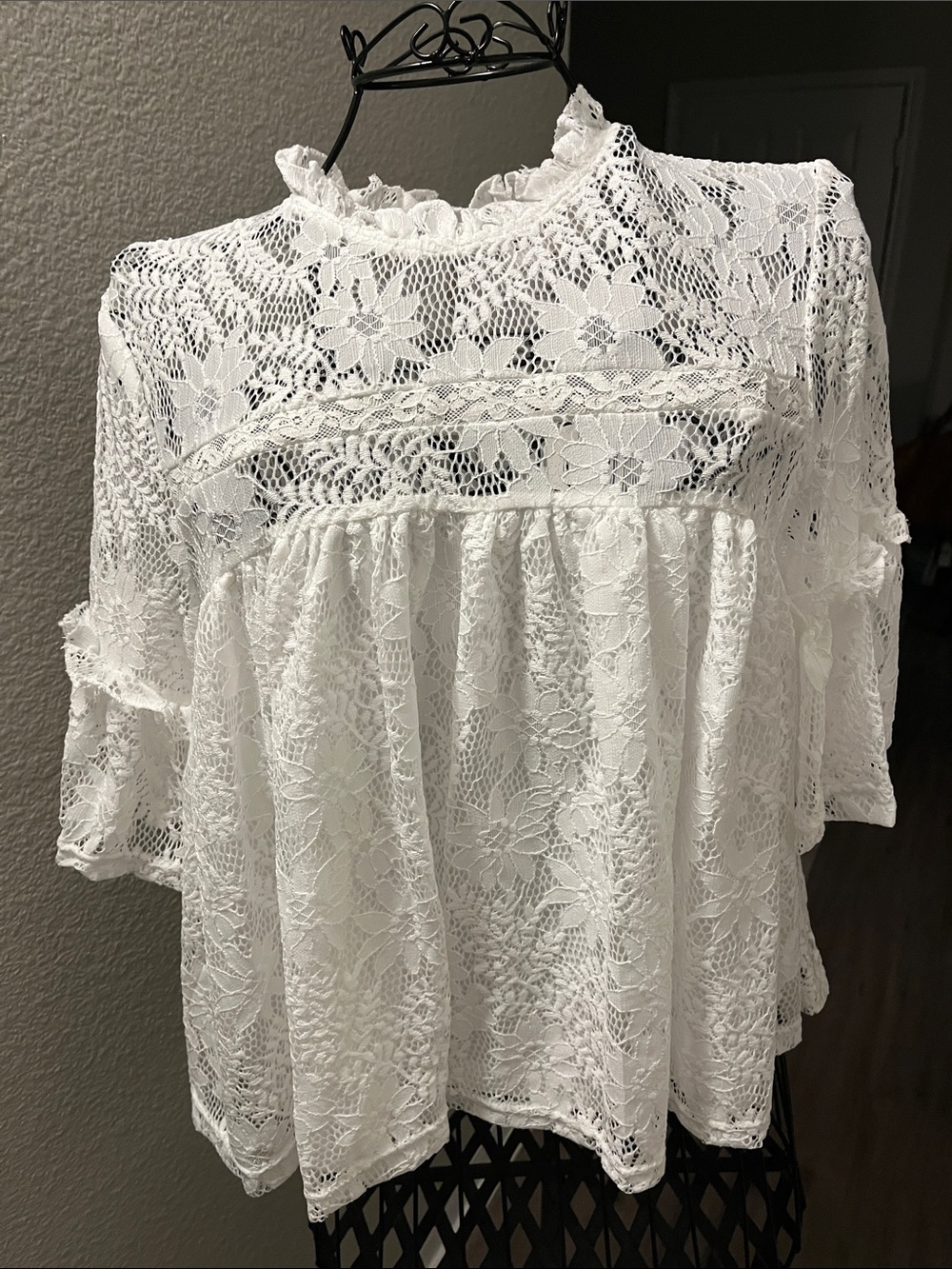 So Me White Floral Lace Peasant Blouse with Ruffle Neck, lined
